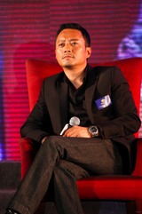 幻灯：张涵予香车美女走三亚 出演宋江父亲支持