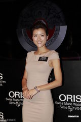 组图：陈茵媺对陈豪有信心 无须男友报备行程