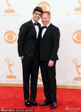 组图：《摩登家庭》男星杰西-泰勒-弗格森亮相