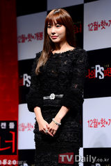 高清图：韩片《PS搭档》宣传 金雅中迷人池城卖萌