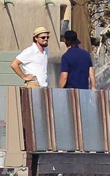 组图：莱昂纳多家中办派对 与友人共度阳光周末