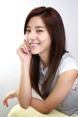 高清图：孙谭菲接受采访 甜美清纯如邻家女孩