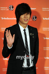 组图：李秉宪等出席汽车发布会 帅男靓女众星闪烁