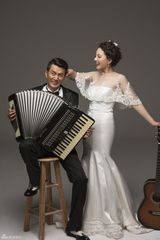 组图：孙茜夫妇婚后甜蜜写真 默契十足俏皮