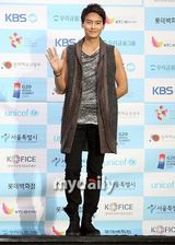 组图：亚洲音乐节记者会 韩星2AM张靓颖郑元畅出席