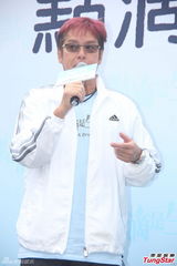 组图：谭咏麟想看霍汶希女儿 母亲节尽孝陪家人