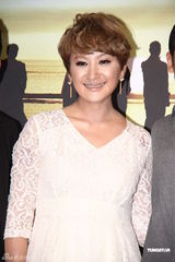 组图：张国立宣传《原乡》 与女演员避嫌