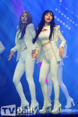 组图：韩女团Dal★shabet发新碟大秀性感舞姿