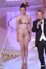 组图：港姐总决选  众佳丽性感泳装亮相