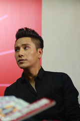 组图：《快乐男声》直播四导师受访神采奕奕