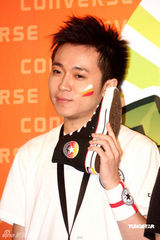 幻灯图：苏打绿为世界杯宣传 飞踢阿龚气氛热闹 