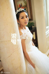 组图：何洁赫子铭大婚 甜蜜牵手幸福对视