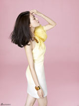 组图：高圆圆《瑞丽》活力出镜妩媚迷人