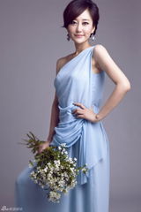 组图：“令妃”刘晓烨拍夏日写真 清新美丽动人