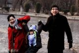 组图：《买房夫妻》王千源展文艺情怀