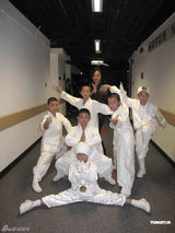 组图：刘德华个唱郑伊健献唱 互相捧场宣传3月个唱