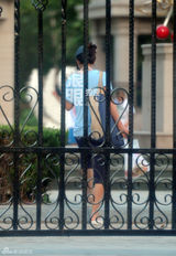 马雅舒挺大肚逛超市 空手而归路边摊买水果(图)