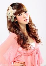 高清：柳岩甜美笑容新写真 岩语录揭秘感性另一面