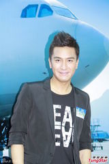 组图：《冲上云霄2》陈法拉献吻张智霖为其庆生