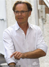 《巴尼的人生》记者会  女演员罗莎蒙德和男星谈笑