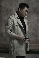 组图：张晞临休闲写真曝光 诠释绅士好男人