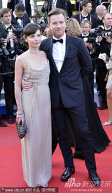 组图：麦克格雷格携妻走秀显恩爱