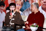 幻灯：《老牛家的战争》登陆北京 宋丹丹获儿子祝福