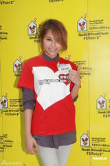 组图：郑融力挺旧爱刘浩龙 称希望大家体谅