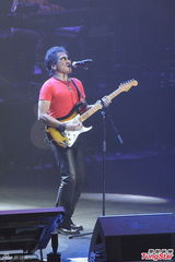 组图：齐秦澳门开唱庆端午 辛晓琪黄裙助阵