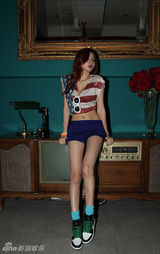 组图：韩星韩奎丽服饰写真 秀性感玲珑身材