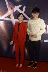 组图：众星出席新人盛典 周笔畅酷帅EXO压轴