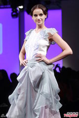 组图：霍启山绯闻女友性感走秀 拒谈郭晶晶怀孕