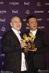 组图：金马后台章子怡吻奖杯 蔡明亮李康生合体