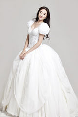 组图：徐杉写真大片 化身白雪公主简单纯粹