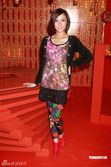 高清组图：英皇群星拍贺年MV 阿娇(钟欣桐)娇艳动人