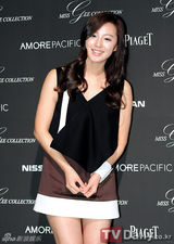 组图：朴诗妍朴正雅等亮相首尔时尚周活动