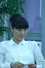 高清：白百何纯美亮相 系黑丝带为地震受害者祈福