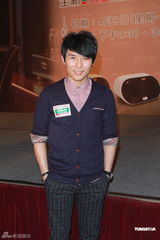 组图：苗侨伟赞黄日华女儿 弃股票改买黄金保值