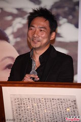 组图：刘若英为新专辑庆功 低调谈婚姻生活