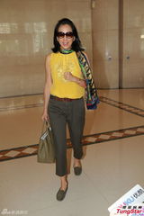 组图：最美婆婆朱玲玲三探俏儿媳 称已拍全家福