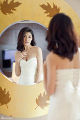 组图：王媛可登婚嫁封面 粉色出演幸福嫁娘