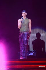 组图：张智霖开唱怀抱儿子亮相 张柏芝任嘉宾