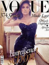 组图：萨尔玛-海耶克登《Vogue》展风情