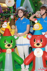 组图：Crayon Pop戴头盔现身握手会 大跳热舞