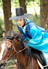 组图：韩剧《阿娘使道传》李准基申敏儿剧照曝光