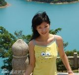 组图：柳岩罕见旧照曝光 性感难寻被疑整容