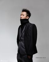 组图：韩庚登杂志封面 坦言做歌手是缘分