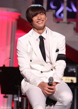 高清图：人气组合2AM新碟首唱 四成员化身白马王子