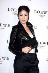 幻灯组图：陈慧琳出席服装发布会 黑色皮装酷劲十足