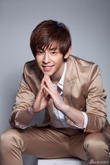 组图：邓伦花样西装写真 韩范美男青春时尚